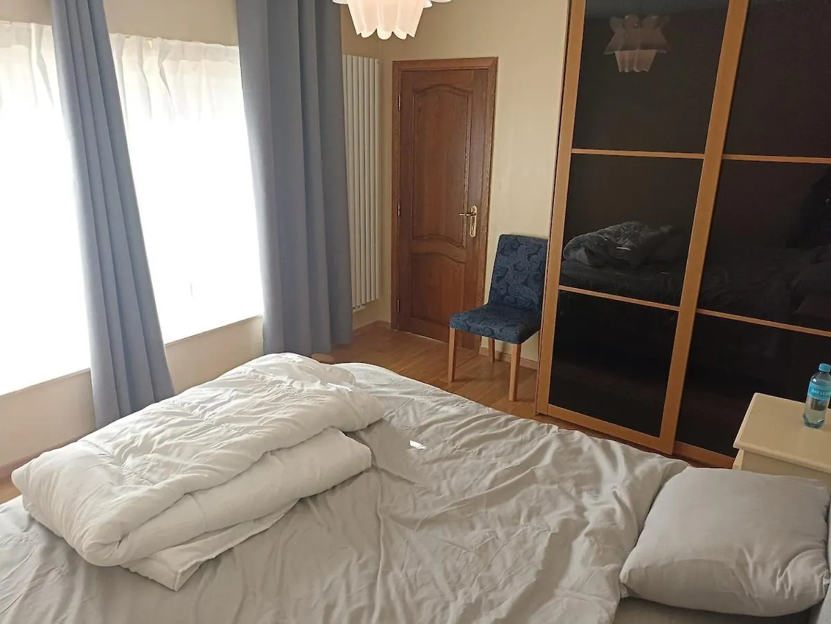 Semesterbostad Cosy House With 3 Rooms And Garden Near Beach Oostende